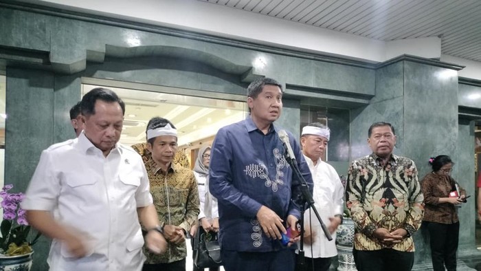 Menteri Dalam Negeri Tito Karnavian, Bupati Purwakarta Saepul Bahri Binzein, Menteri PKP Maruarar Sirait, Sekjen Jawa Barat Herman Suryatman (Kiri ke kanan).