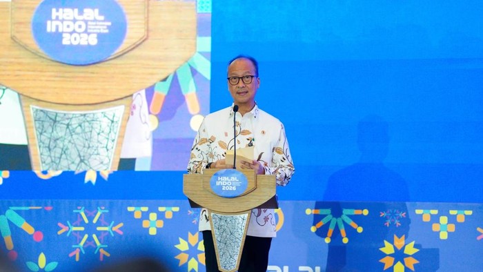Menteri Perindustrian Agus Gumiwang Kartasasmita