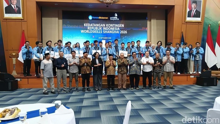 Para kontingen RI untuk WorldSkills Shanghai 2026 di kantor Kemendikdasmen, Jakarta, Selasa (29/9/2026).