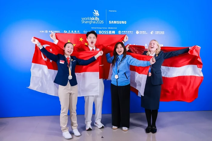Para peraih medali WorldSkills Shanghai 2026 bidang Restaurant Service.