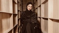 Pertama, Paula Verhoeven mengatakan kini menjalani hidup dengan lebih tenang. Sekarang banyak belajar, kita kasih tarik napas, berpikir, validasi perasaan. Gak yang merespons sesuatu dengan cepat, ujarnya dilihat di YouTube Insertlive, Rabu (30/9/2026). (Foto: dok Instagram paula_verhoeven)