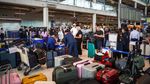 Penampakan Bagasi Menumpuk di Bandara Bangkok Akibat Hujan Lebat dan Banjir