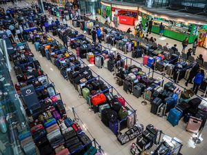 Banjir Bikin Bandara Bangkok Kacau, Thai Airways Dikritik Tajam