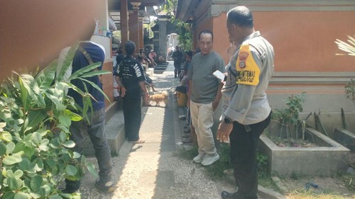 Penanganan sekdes Kesiman Kertalangu gantung diri di Denpasar Timur, Kota Denpasar, Selasa (29/9/2026) (Dok. Polsek Denpasar Timur)