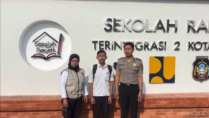 Polisi Blitar Kota antar anak putus sekolah kembali bersekolah di Sekolah Rakyat