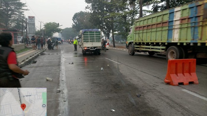 Polisi melakukan olah TKP pikap tabrak truk di Palembang