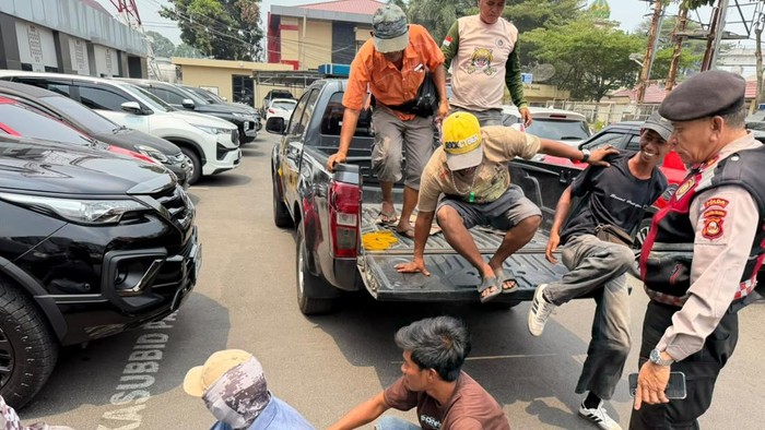 Polisi melakukan penindakan terhadap pelaku  pungli dan jukir liar di Palembang