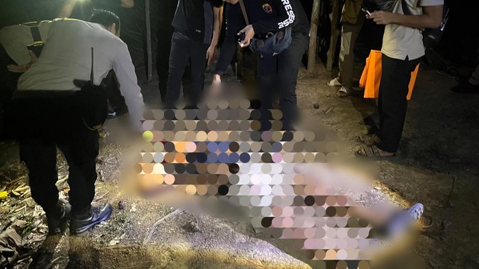 Polisi olah TKP petani tewas di kebun di PALI