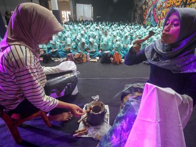 Ratusan Santri Belajar Melestarikan Batik Sejak Dini