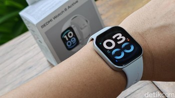 Redmi Watch 6 Active hadir dalam tiga varian warna, yakni Sunset Orange, Midnight Black dan Matte Silver yang bertandang ke ruang redaksi detikINET.Foto: Adi FR/detikINET