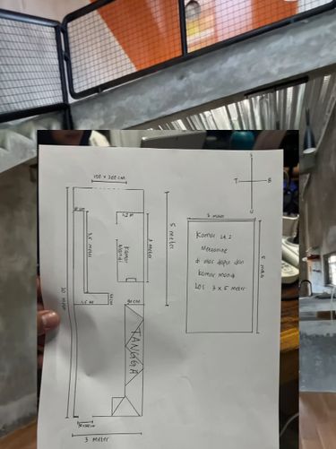 Rumah mezzanine industrial Rp 100 Juta tanpa arsitek ini maksimalkan pencahayaan alami di lahan 49m2, buat hunian hemat listrik, estetis dan terasa lapang.