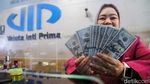 Rupiah Tertekan, Dolar AS Tembus Rp18.000 Lagi