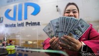 Hal ini mendorong ekspektasi pengetatan kebijakan moneter Amerika Serikat (AS) lebih lanjut, sehingga yield UST tenor 10 tahun kembali naik ke level 5,23%, tertinggi sejak 2007. Secara umum, Bank Indonesia juga menilai pergerakan Rupiah masih sejalan dengan pergerakan mata uang kawasan regional, dengan pelemahan terbatas secara quarter-to-date (qtd) sebesar 0,67%. Sementara itu, cadangan devisa tercatat meningkat ke level USD146,5 miliar pada akhir Agustus 2026.
