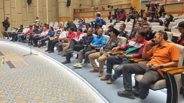 Sebanyak 37 perwakilan Koalisi Besar Perjuangan Buruh Indonesia (KBPBI) menyampaikan aspirasi saat audiensi dengan pimpinan DPR RI di Kompleks Parlemen Senayan. (dok Istimewa) Sebanyak 37 perwakilan Koalisi Besar Perjuangan Buruh Indonesia (KBPBI) menyampaikan aspirasi saat audiensi dengan pimpinan DPR RI di Kompleks Parlemen Senayan. (dok Istimewa)