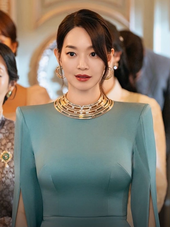 Penampilan Shin Min Ah sebagai permaisuri membuat penggemar tak sabar menyaksikan drama Korea The Remarried Empress. Episode pertamanya tayang perdana mulai 4 November. Foto: Instagram @disneypluskr