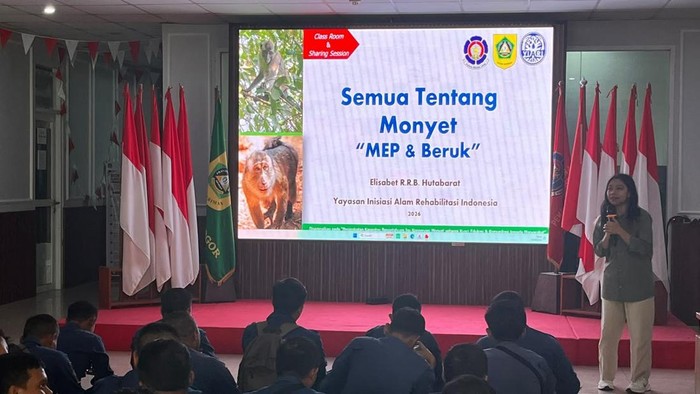 sosialisasi mengenai perilaku, identifikasi jenis, dan penanganan primata di Kantor Disdamkarmat Kabupaten Bogor