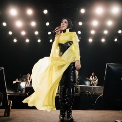 Comeback Syahrini Bikin Syok, Gelar Konser Tiket Paling Mahal 35 Juta!
