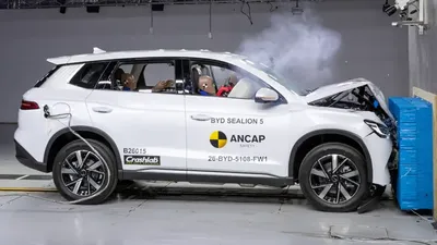 Detik-detik Mobil BYD Dites Tabrak, Cuma Raih 3 Bintang