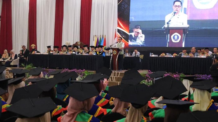 Wali Kota Palembang Ratu Dewa sambutan saat acara wisuda ke-67 Universitas PGRI Palembang