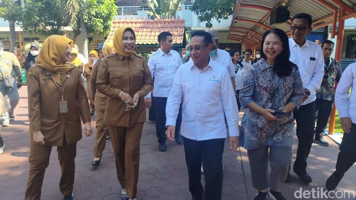 Wamenkes dr Benjamin Paulus Octavianus saat kunjungan ke RSUD Sidoarjo