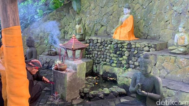 Wisata Sumber Umbul Gemulo di Kota Batu. Wisata Sumber Umbul Gemulo di Kota Batu.
