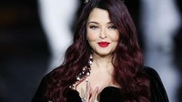 Gaya Aishwarya Rai Melenggang di Paris Fashion Week, Tuai Komentar Body Shaming