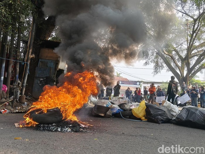 Aksi PKL di Bandung
