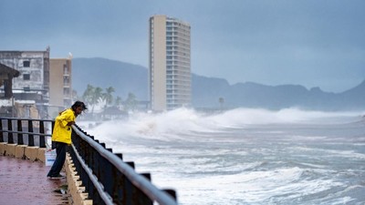 Badai Polo Hantam Sonora, Ombak Besar Menggulung Pantai San Carlos