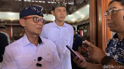Bupati Klungkung I Made Satria di Kantor DPRD Klungkung, Rabu (30/9/2026). (Fatih Kudus Jaelani/detikBali).