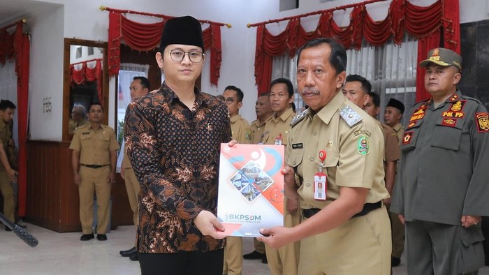 Bupati Trenggalek Mochamad Nur Arifin memperpanjang masa jabatan Pj Sekretaris Triadi Atmono
