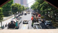 Deretan kendaraan truk dan towing tampak memadati ruas Jalan Frontange Ahmad Yani dalam aksi unjuk rasa.