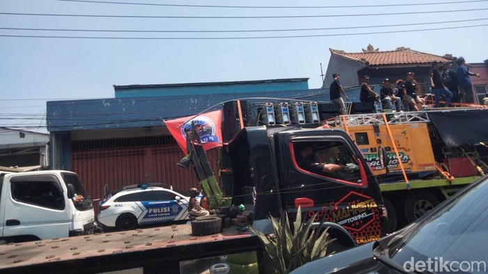 Demo truk bikin macet di Sidoarjo
