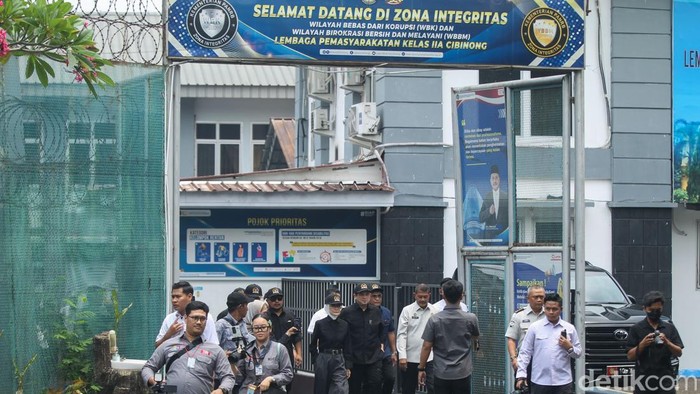 Komisi XIII DPR melakukan sidak klaster mewah di Lapas Cibinong, Bogor, Rabu (30/9/2026). Rombongan mengecek langsung sejumlah bangunan di lokasi.