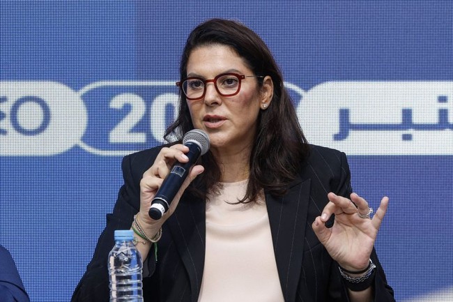 3. Latar Belakangnya Pengacara Sebelum terjun ke politik, Fatima merupakan seorang pengacara. Ia menempuh pendidikan hukum di Mohammed V University, Rabat, lalu melanjutkan studi hukum kontrak bisnis di University of Montpellier, Prancis. Ia juga mempelajari hukum Anglo-Saxon di Pace University, Amerika Serikat, dan kemudian berpraktik sebagai pengacara di bidang properti dan pertanahan.