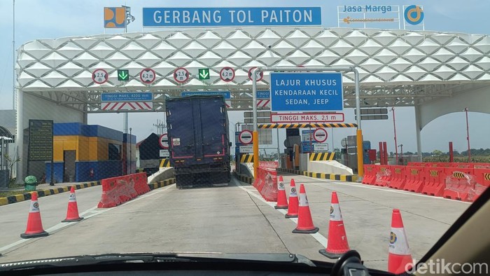 Gerbang Tol Prosiwangi segmen Paiton, Probolinggo.