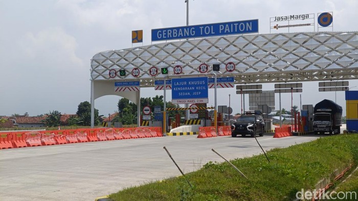 Gerbang Tol Prosiwangi segmen Paiton, Probolinggo.