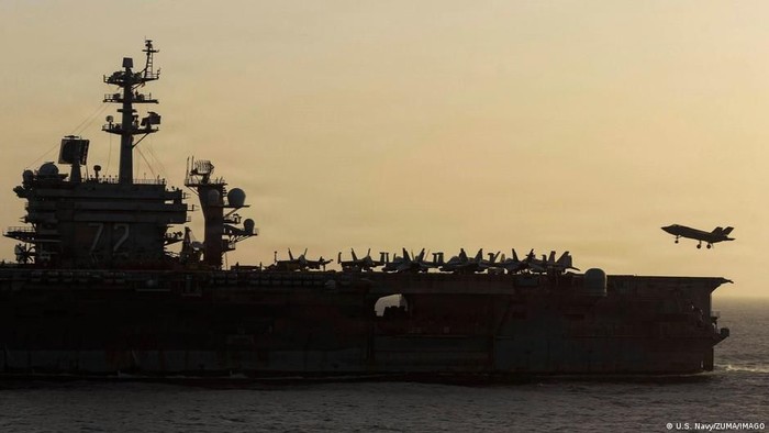 Harga obat di Iran melonjak dan sejumlah jenis obat semakin sulit ditemukan di apotek, di tengah blokade dan sanksi Amerika Serikat yang menekan rantai pasokan farmasi negara tersebut (Ebrahim Noroozi/AP Photo/picture alliance)