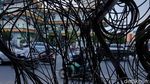 Kabel Semrawut Menjuntai di Ciledug, Kini Dipasang Garis Pengaman