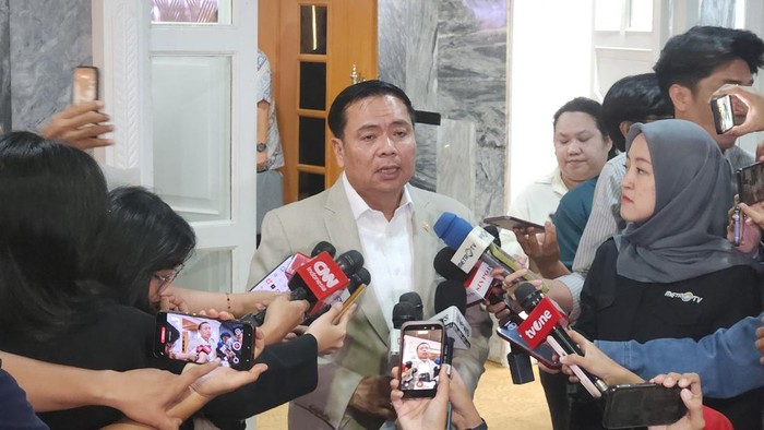 Ketua Komisi V DPR RI Lasarus