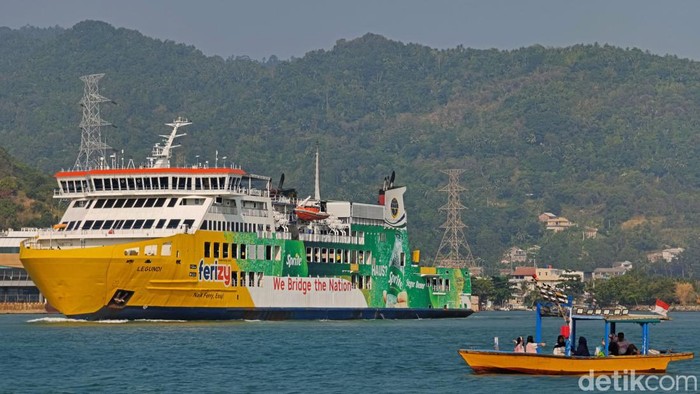 KM Legundi ASDP di Pelabuhan Merak
