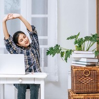 Kerja 9 to 5 Bikin Capek? Ini Cara Tetap Fit di Kantor