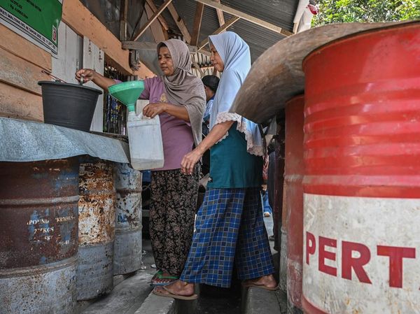 Minyak Tanah Subsidi Rp4.000 per Liter Masih Jadi Andalan Warga Maluku