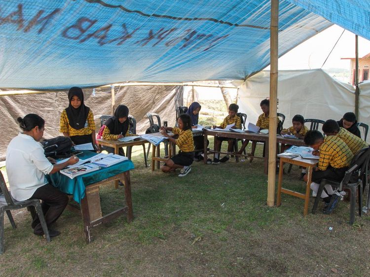 Pasca Gempa, 70 Siswa di Nagekeo Belajar di Tenda Darurat