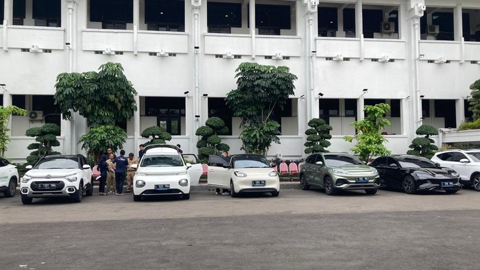 Pengadaan Mobil Listrik Pemkot Surabaya Diperpanjang Sampai 2027