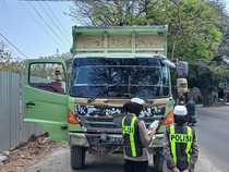 Puluhan Truk Bawa Muatan Tanpa Terpal Ditindak Polisi di Gresik