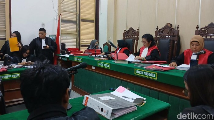 Suasana sidang putusan penyalahgunaan BBM subsidi di ruang Cakra 5 Pengadilan Negeri Medan, Rabu (30/9/2026).