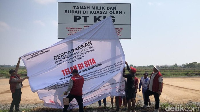 Penyitaan lahan milik PT KIG diduga terkait dugaan korupsi di Gresik.