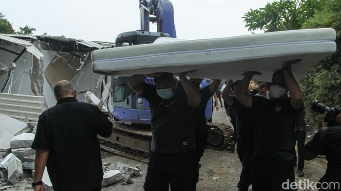 Klaster berfasilitas mewah di Lapas Cibinong, Bogor, dibongkar, Rabu (30/9/2026). Sejumlah bangunan kini rata dengan tanah usai jadi sorotan.