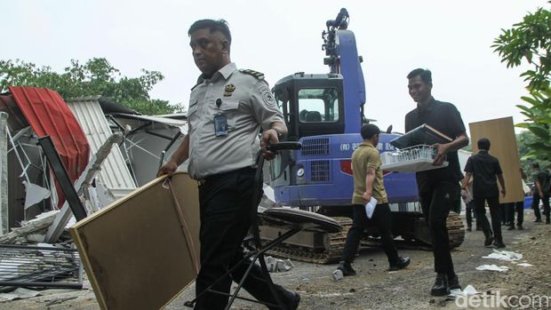 Klaster berfasilitas mewah di Lapas Cibinong, Bogor, dibongkar, Rabu (30/9/2026). Sejumlah bangunan kini rata dengan tanah usai jadi sorotan.