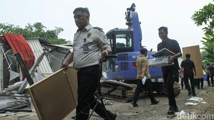 Potret Klaster Mewah Lapas Cibinong Dibongkar Klaster berfasilitas mewah di Lapas Cibinong, Bogor, dibongkar, Rabu (30/9/2026). Sejumlah bangunan kini rata dengan tanah usai jadi sorotan.